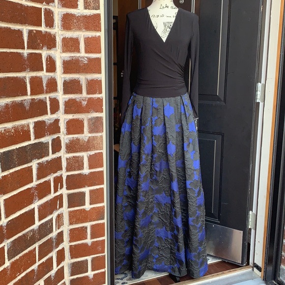 NWT Betsy & Adams Gorgeous Blue Black Floral Gown - Picture 3 of 10